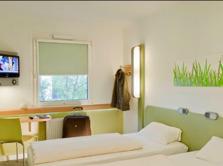 Ibis Budget Bradford Bradford  Bagian luar foto